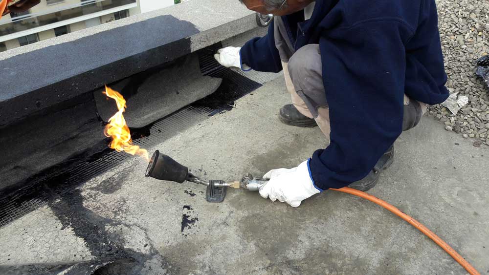 Travaux d’étanchéité, couverture, plomberie et travaux à la corde