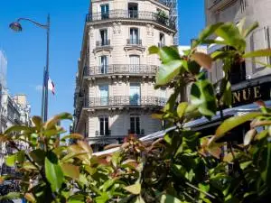 MV Valorisation BD 24 rue  François 1ER Paris © Frédéric Poletti -0219-2