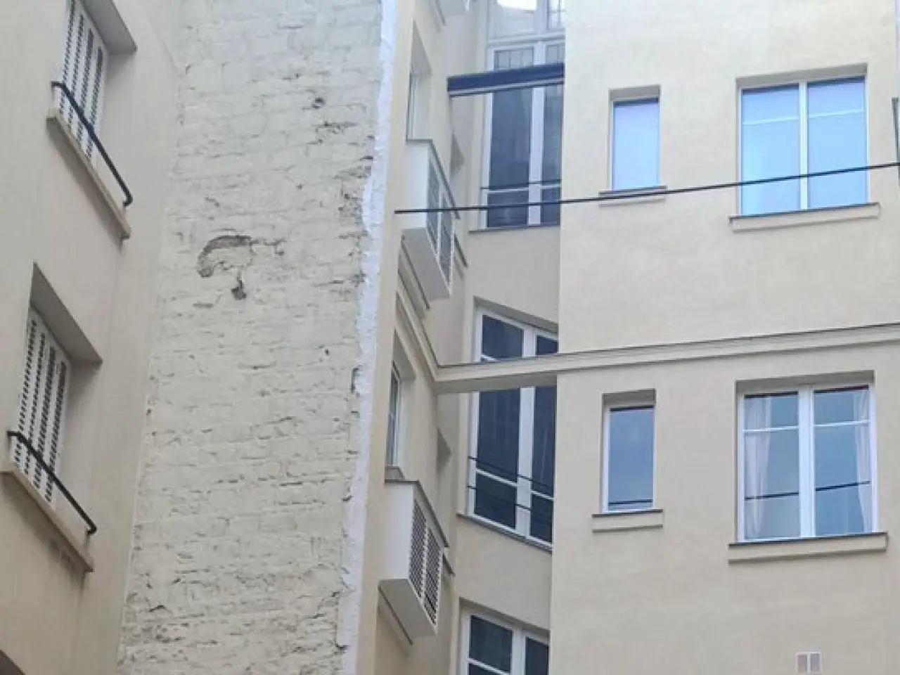 Ravalement de fa&ccedil;ade, Rue-de-La-Condamine, Paris