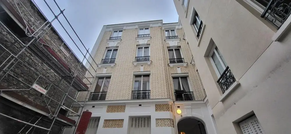 Ravalement sur brique, Levallois-Perret (MV613)